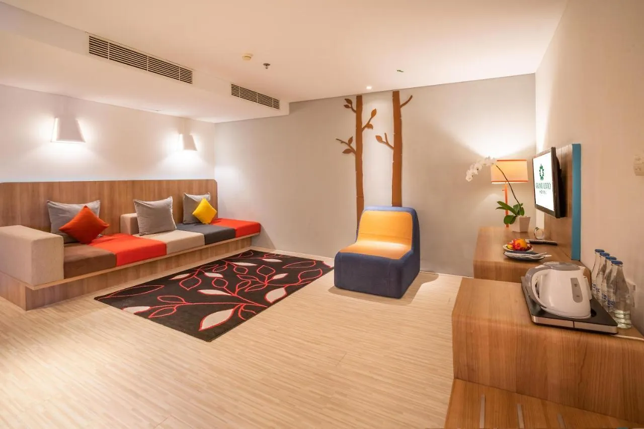 Grand Livio Kuta Hotel Легиан